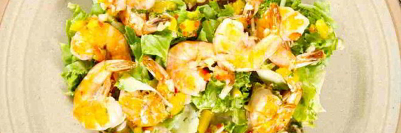 Салат с манго и креветками