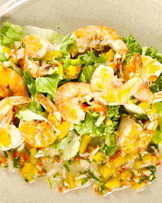 Салат с манго и креветками