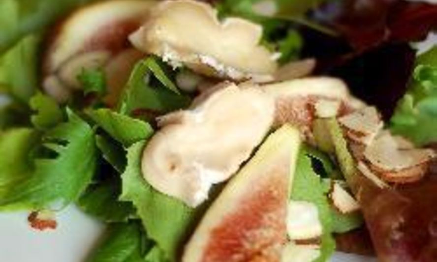 Рецепт салата с миндалем и инжиром