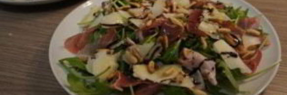 салат с пармской ветчиной