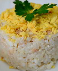 Салат с рисом и рыбными консервами