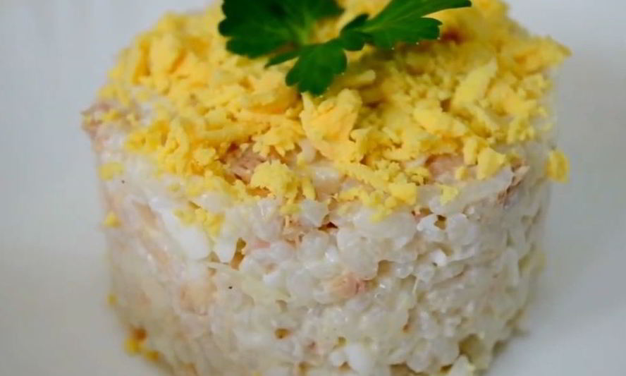 Рецепт салата с рисом и рыбными консервами