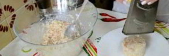 салат с рисом и рыбными консервами