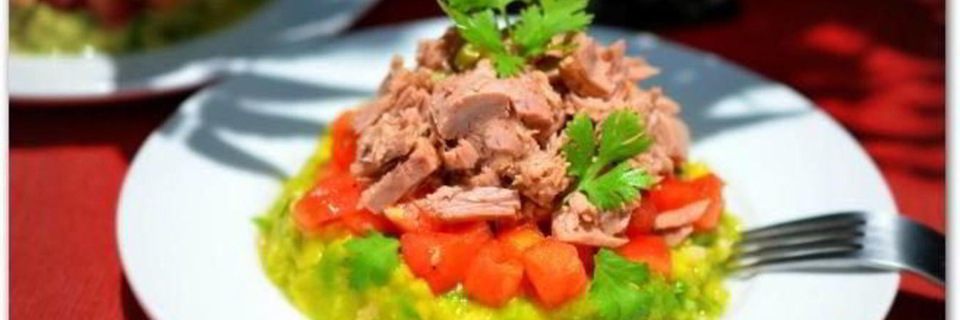 Салат с тунцом и авокадо