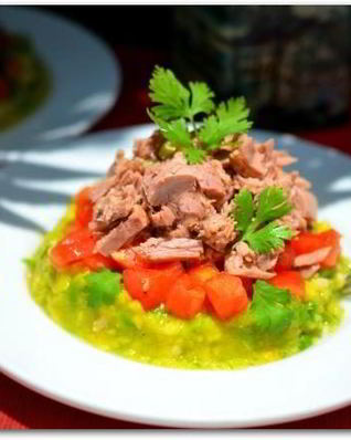 Салат с тунцом и авокадо