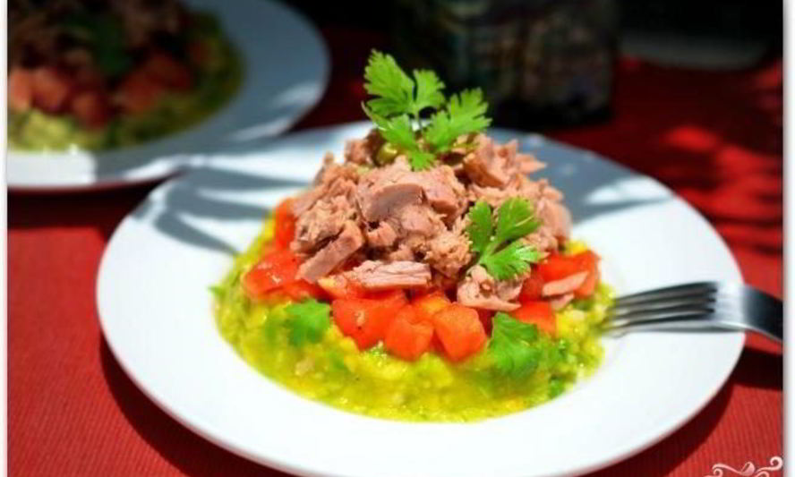 Рецепт салата с тунцом и авокадо