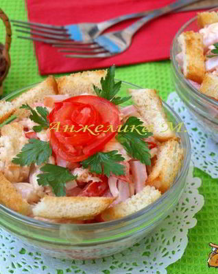 Салат с ветчиной и помидорами