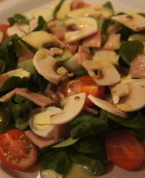 Салат со свежими шампиньонами