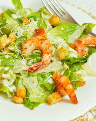 Салат Цезарь с креветками