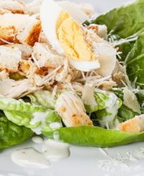 Салат Цезарь с курицей