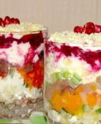 Слоеный салат Новогодний со скумбрией