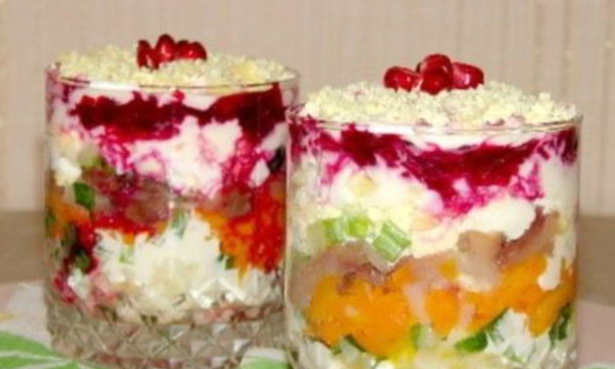 Рецепт слоеного салата новогоднего со скумбрией