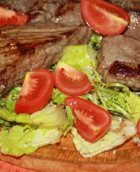 Сочный говяжий ромштекс с салатным миксом