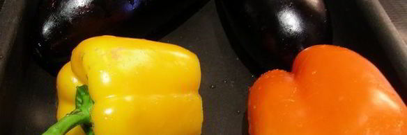 дип из запеченных баклажанов, перцев и кинзы