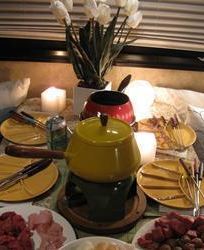 Фондю из говядины с соусом