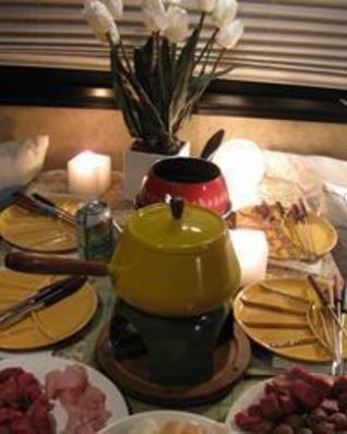 Фондю из говядины с соусом