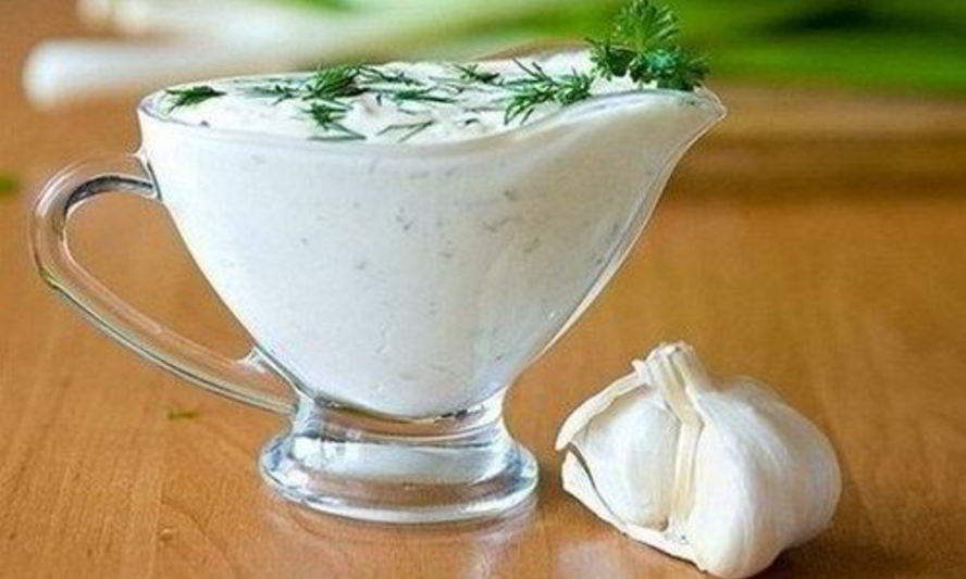Рецепт огуречного белого соуса с зеленью