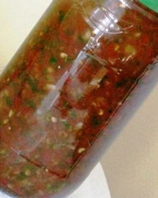 Острый домашний сырой соус