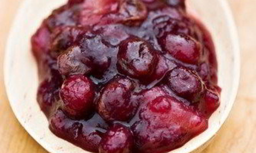 Рецепт рождественского клюквенного соуса с бурбоном