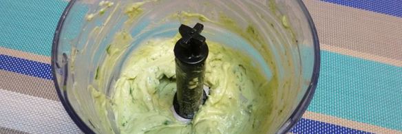 соус-дип из авокадо и лайма