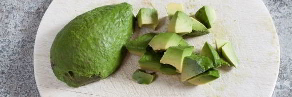 соус-дип из авокадо с сыром