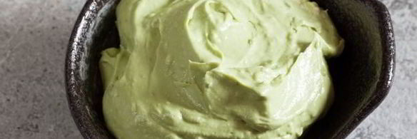 соус-дип из авокадо с сыром