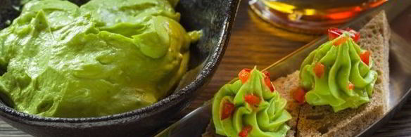 соус-дип из авокадо с сыром