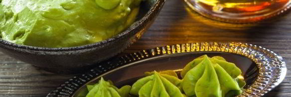 соус-дип из авокадо с сыром