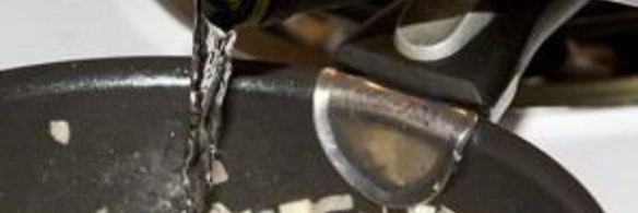 соус для рыбы из вина, масла и каперсов