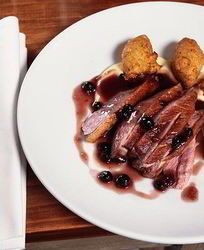 Соус к мясу из черной смородины