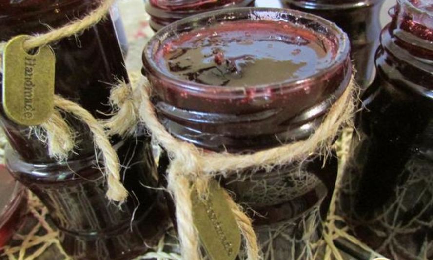 Рецепт соуса-конфитюра из слив и можжевельника