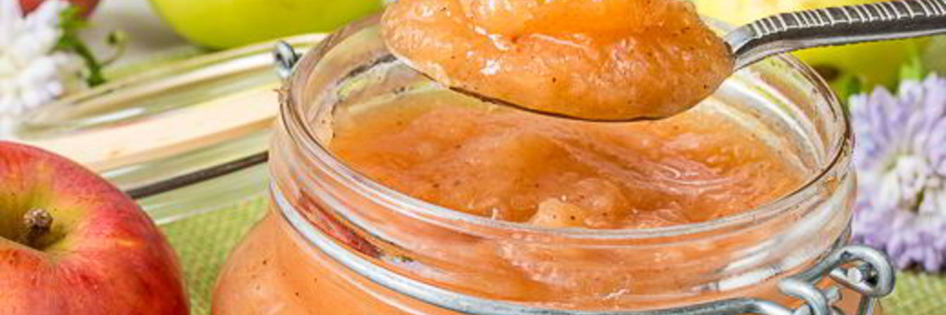 Яблочный соус с корицей