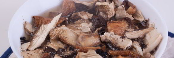 борщ с куриной грудкой и грибами