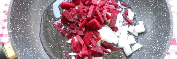 борщ со свиными ребрышками и молодыми овощами