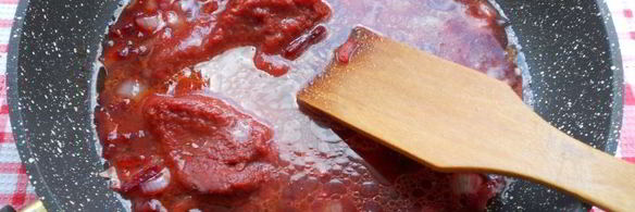 борщ со свиными ребрышками и молодыми овощами