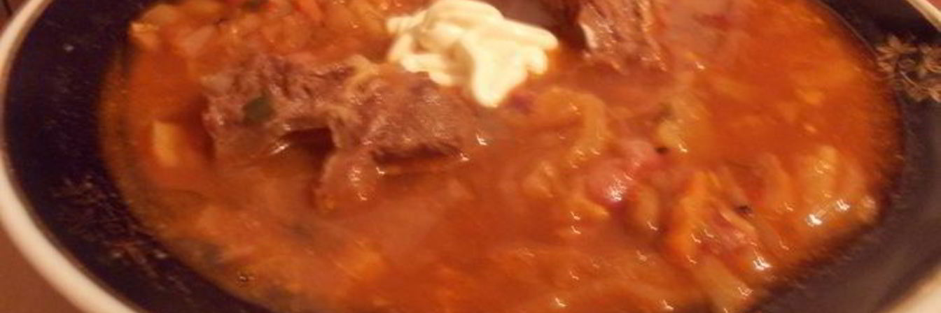 Борщ, заправленный старым салом и чесноком