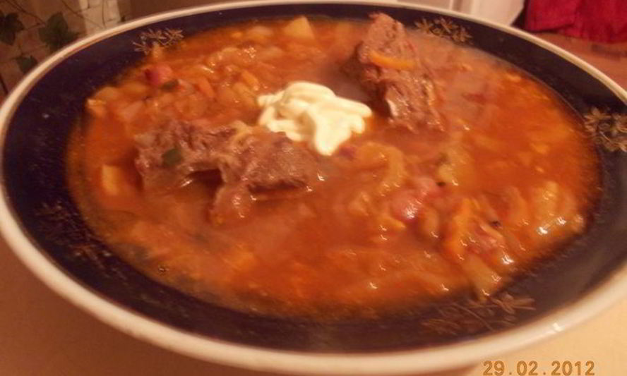 Рецепт борща, заправленного старым салом и чесноком