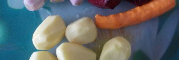 борщ, заправленный старым салом и чесноком