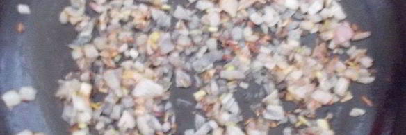 борщ, заправленный старым салом и чесноком