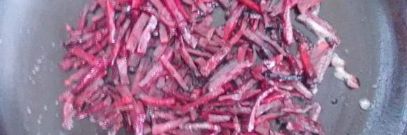 борщ, заправленный старым салом и чесноком