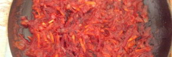 борщ, заправленный старым салом и чесноком