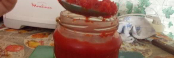 борщ, заправленный старым салом и чесноком