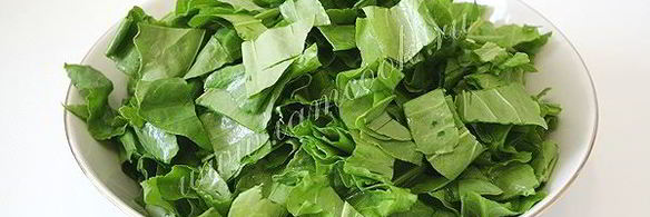 холодный зеленый борщ с огурцами