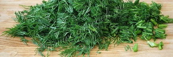 холодный зеленый борщ с огурцами