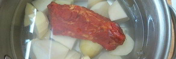 красный борщ с фасолью и копченостями