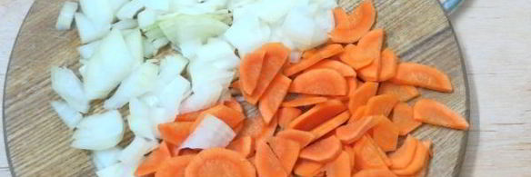 красный борщ с фасолью и копченостями