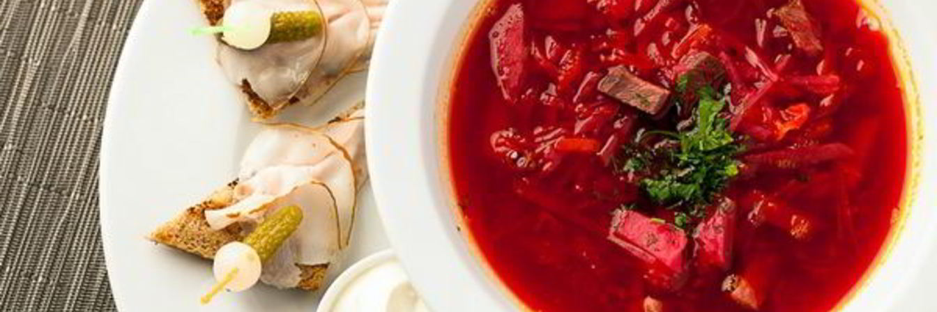 Украинский борщ с говядиной и копченым салом