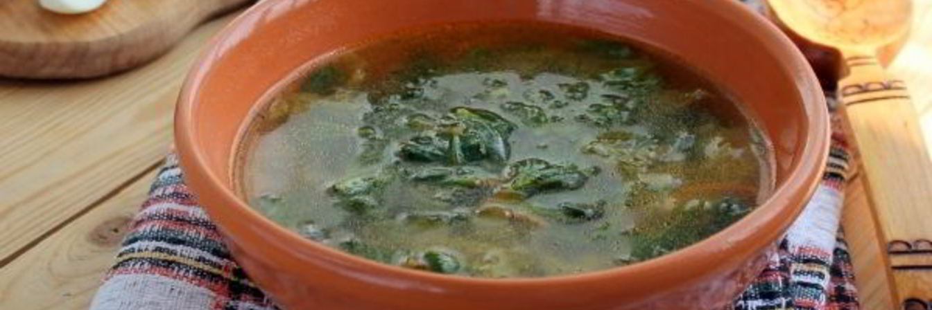 Зеленый борщ с крапивой