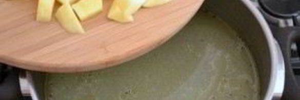 зеленый борщ с курицей