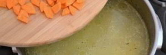 зеленый борщ с курицей